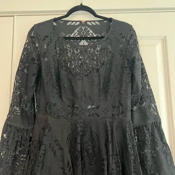 Free People Women's Black Lace Mini‎ Dress Bell Sleeve Size Small - Picture 3 of 9